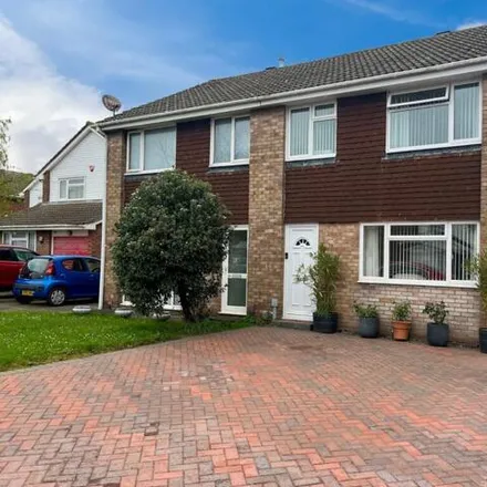 Buy this 3 bed duplex on Porlock Gardens in Nailsea, BS48 2QZ