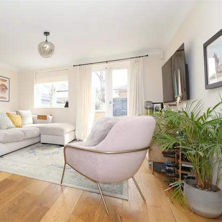 Rent this 2 bed apartment on 49 Adolphus Road in London, N4 2AX