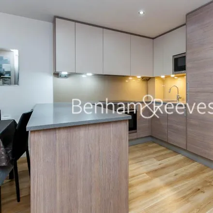 Image 2 - Boulevard Drive, London, NW9 5HF, United Kingdom - Apartment for rent