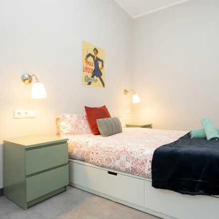 Rent this 2 bed apartment on Banco Sabadell in Carrer de la Providència, 08001 Barcelona