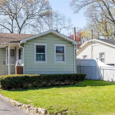 Buy this 2 bed house on 86 Eastview Road in Ronkonkoma, Islip