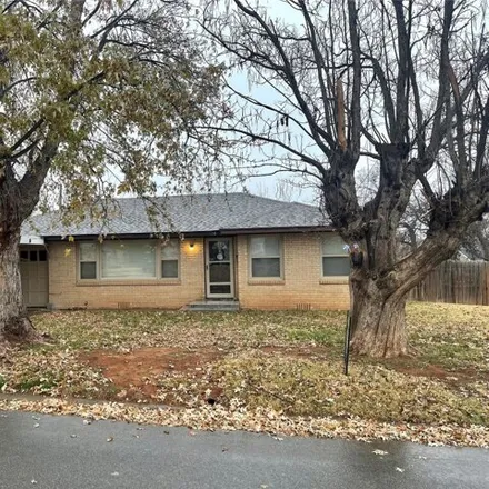 Rent this 2 bed house on 634 North 6th Street in Weatherford, OK 73096
