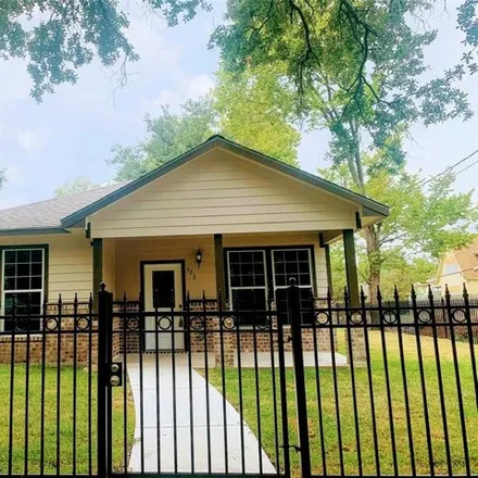 Rent this 3 bed house on 323 West Jack Avenue in Baytown, TX 77520