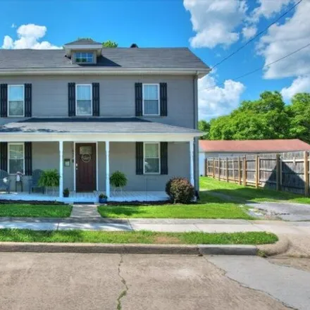 Buy this 3 bed house on 655 Arch Street in Cherokee Village, Kingsport