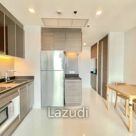 Rent this 1 bed apartment on Khlong Toei District Office in Chaloem Mahanakhon Expressway, Khlong Toei District