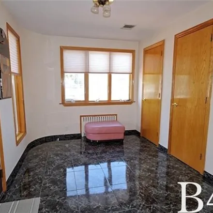 Image 3 - 2154 East 63rd Street, New York, NY 11234, USA - House for sale