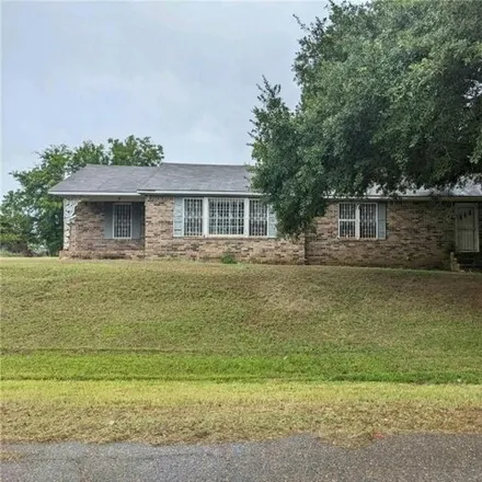 Buy this 2 bed house on 824 6th Street in Natchitoches, LA 71457