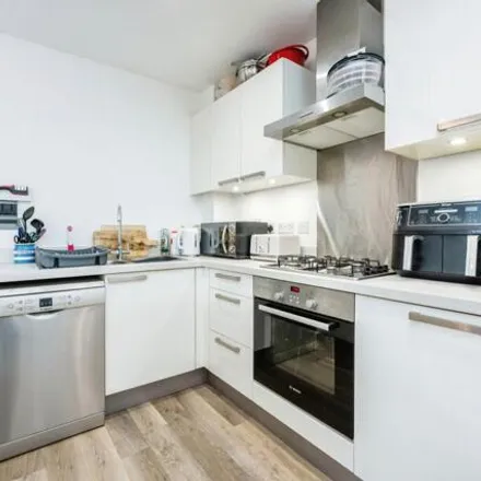 Image 3 - Warwick Avenue, Bedford, MK40 2EG, United Kingdom - Apartment for sale