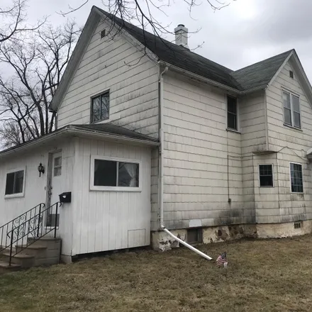 Buy this 5 bed duplex on 712 North Maple Avenue in Marshfield, WI 54449