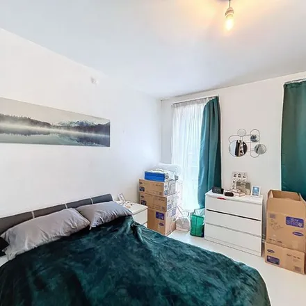 Rent this 2 bed apartment on Rue de la Station - Stationstraat 76 in 7850 Enghien, Belgium