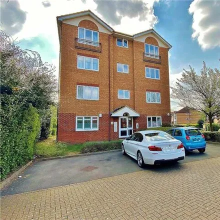 Rent this 1 bed room on Varsity Drive in London, TW1 1AG