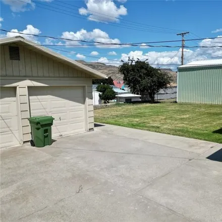 Image 5 - 830 Tulip Street, Coulee Dam, Okanogan County, WA 99116, USA - House for sale