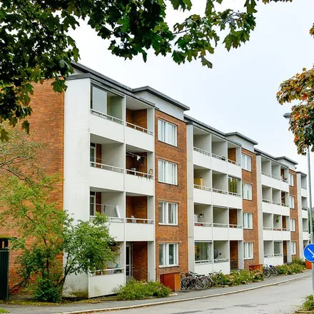 Rent this 4 bed apartment on Slånbärsvägen 2;4;6 in 182 34 Danderyds kommun, Sweden
