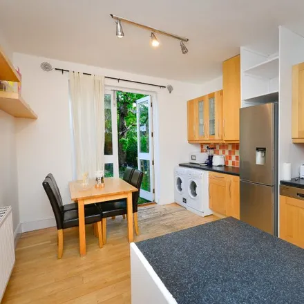 Image 5 - Robinson Road, London, SW17 9DS, United Kingdom - Room for rent