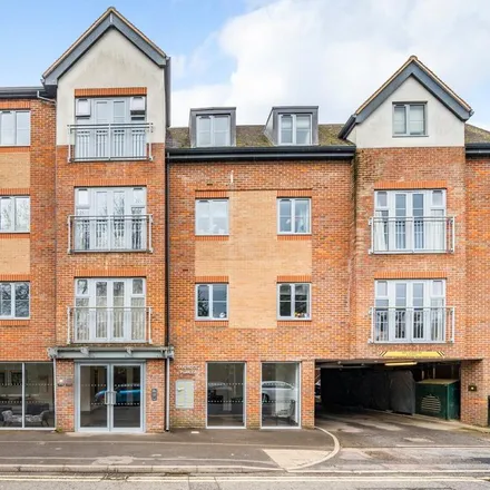 Rent this 1 bed apartment on Waitrose in 31-33 Station Road, Gerrards Cross