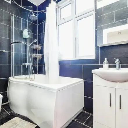 Image 4 - Yoxley Drive, London, IG2 6PX, United Kingdom - Duplex for rent