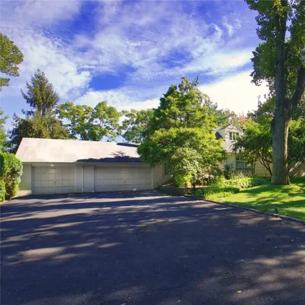 Image 1 - 160 Dogwood Avenue, Village of Roslyn Harbor, North Hempstead, NY 11576, USA - House for rent