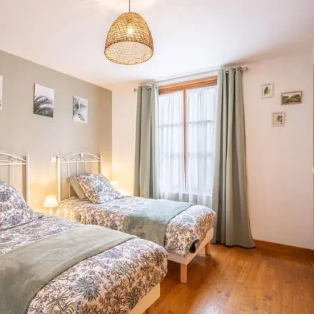 Rent this 2 bed townhouse on Cuise-la-Motte in Rue du Docteur Moussaud, 60350 Cuise-la-Motte