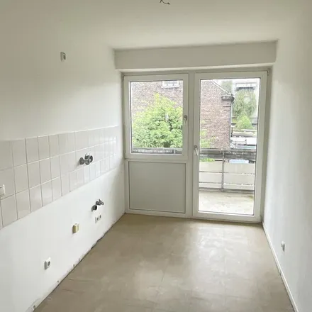 Rent this 2 bed apartment on Ostackerweg 30 in 47139 Duisburg, Germany