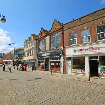 Image 3 - McDonald's, 41 High Street, High Wycombe, HP11 2AG, United Kingdom - Apartment for rent