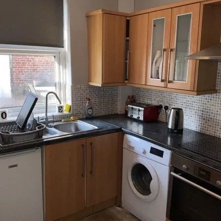 Image 9 - Whybourne Terrace, Rotherham, S60 2LH, United Kingdom - Apartment for rent