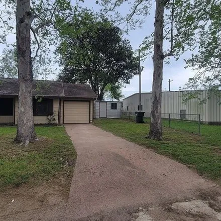 Buy this 2 bed house on 1649 Rampart Street in Columbus, TX 78934
