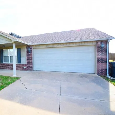 Rent this 4 bed house on 14954 South Glenn Street in Glenpool, Tulsa County