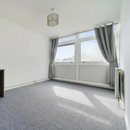 Image 6 - Norton House, Cannon Street Road, St. George in the East, London, E1 2BF, United Kingdom - Apartment for rent