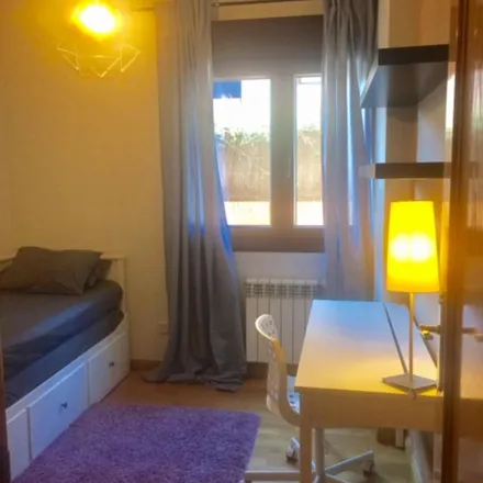 Rent this 4 bed apartment on Madrid in Calle Gaudí, 28660 Boadilla del Monte
