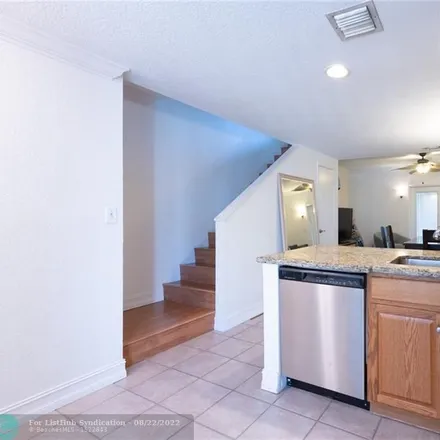 Image 3 - 2798 Northeast 15th Court, Country Club Isles, Pompano Beach, FL 33062, USA - Townhouse for sale