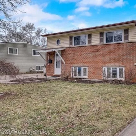 Image 2 - 12395 Burtley Drive, Sterling Heights, MI 48313, USA - House for sale