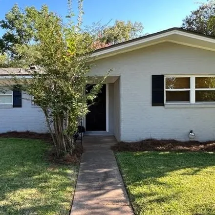 Buy this 3 bed house on 2610 Ashland Avenue in Green Acres, Bossier City