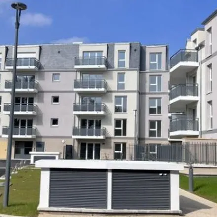 Rent this 3 bed apartment on 855 Avenue du Maréchal Foch in 77190 Dammarie-les-Lys, France