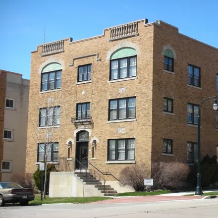 Rent this 1 bed apartment on 1720 E Newton Ave
