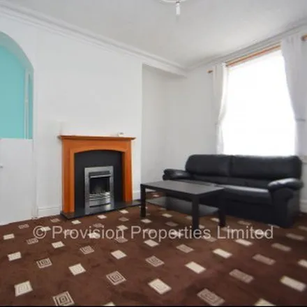 Image 4 - Beechwood Row, Leeds, LS4 2LY, United Kingdom - Townhouse for rent