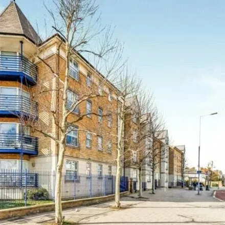 Buy this 4 bed apartment on Kings Road in Richmond Road, London