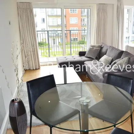 Rent this studio apartment on Erwin House in Commander Avenue, London