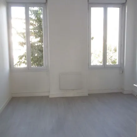 Rent this 3 bed apartment on 42 Rue de la Libération in 47200 Marmande, France