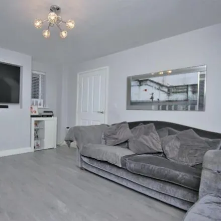 Image 5 - Worsley Close, Runcorn, WA7 2YL, United Kingdom - Duplex for sale