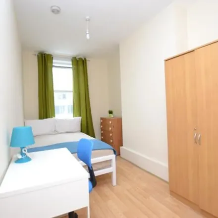 Image 4 - City Wellbeing, 129 Cannon Street Road, St. George in the East, London, E1 2LX, United Kingdom - Apartment for rent