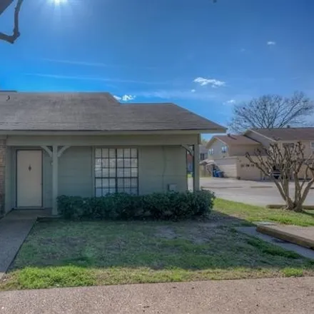 Buy this 3 bed house on Medford Drive in Woodstone, Shreveport