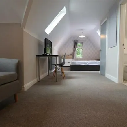 Image 7 - 14 Cliff Road Gardens, Leeds, LS6 2EY, United Kingdom - House for rent