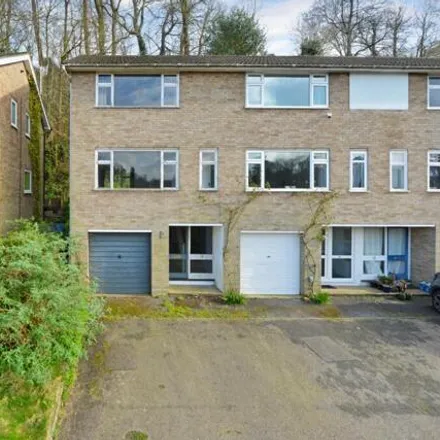 Buy this 3 bed townhouse on Valley View in Godalming, GU7 1QY