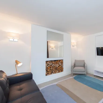 Rent this 1 bed apartment on 39 Chagford Street in London, NW1 6QR