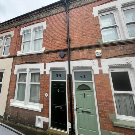 Rent this 2 bed townhouse on Cecilia Road in Leicester, LE2 1TU