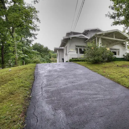 Buy this 4 bed house on 1119 Grove Street in Elizabethton, TN 37643