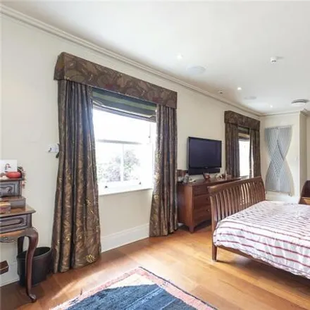 Image 5 - Lakes Lane, Beaconsfield, HP9 2LB, United Kingdom - House for sale