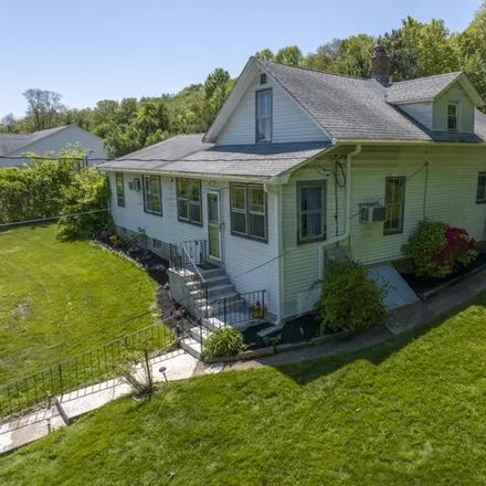Buy this 5 bed house on 185 Saybrook Road in Haddam, Lower Connecticut River Valley Planning Region