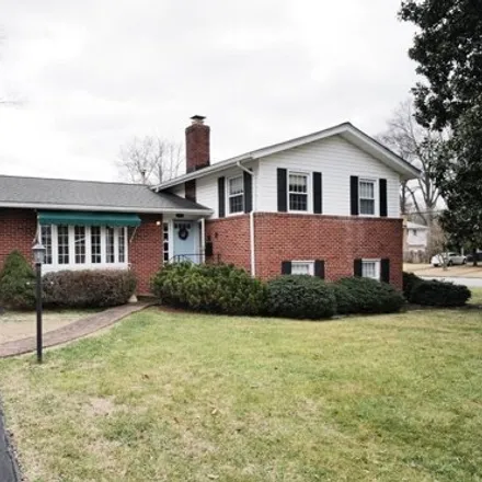 Buy this 4 bed house on 8905 Camfield Drive in Fort Hunt, Fairfax County