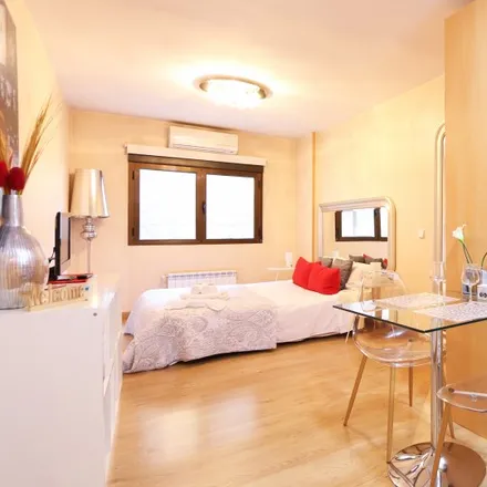 Rent this studio apartment on BiciMAD in Calle de Barceló, 28004 Madrid